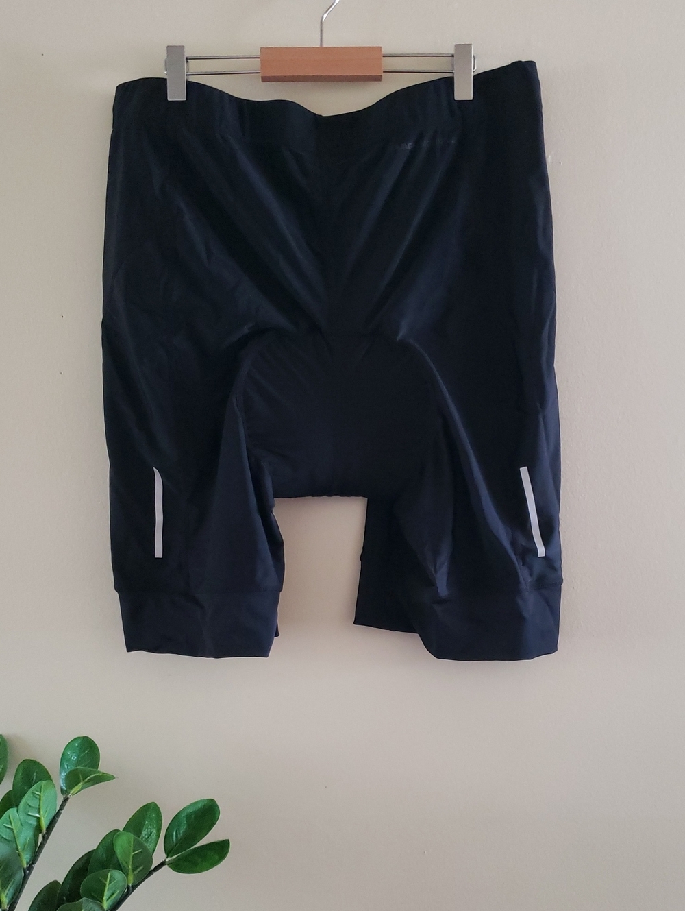 BLACK MOUNTAIN NWOT Padded Cycling Short - XL